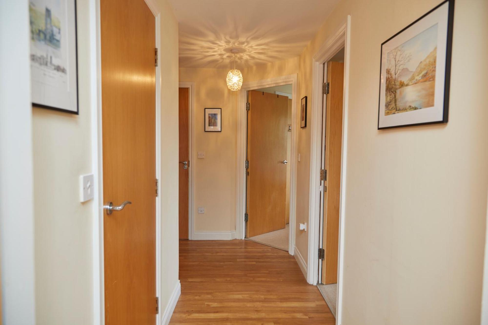 Stylish 2-Bedroom Apartment With Free Parking Halifax Eksteriør bilde