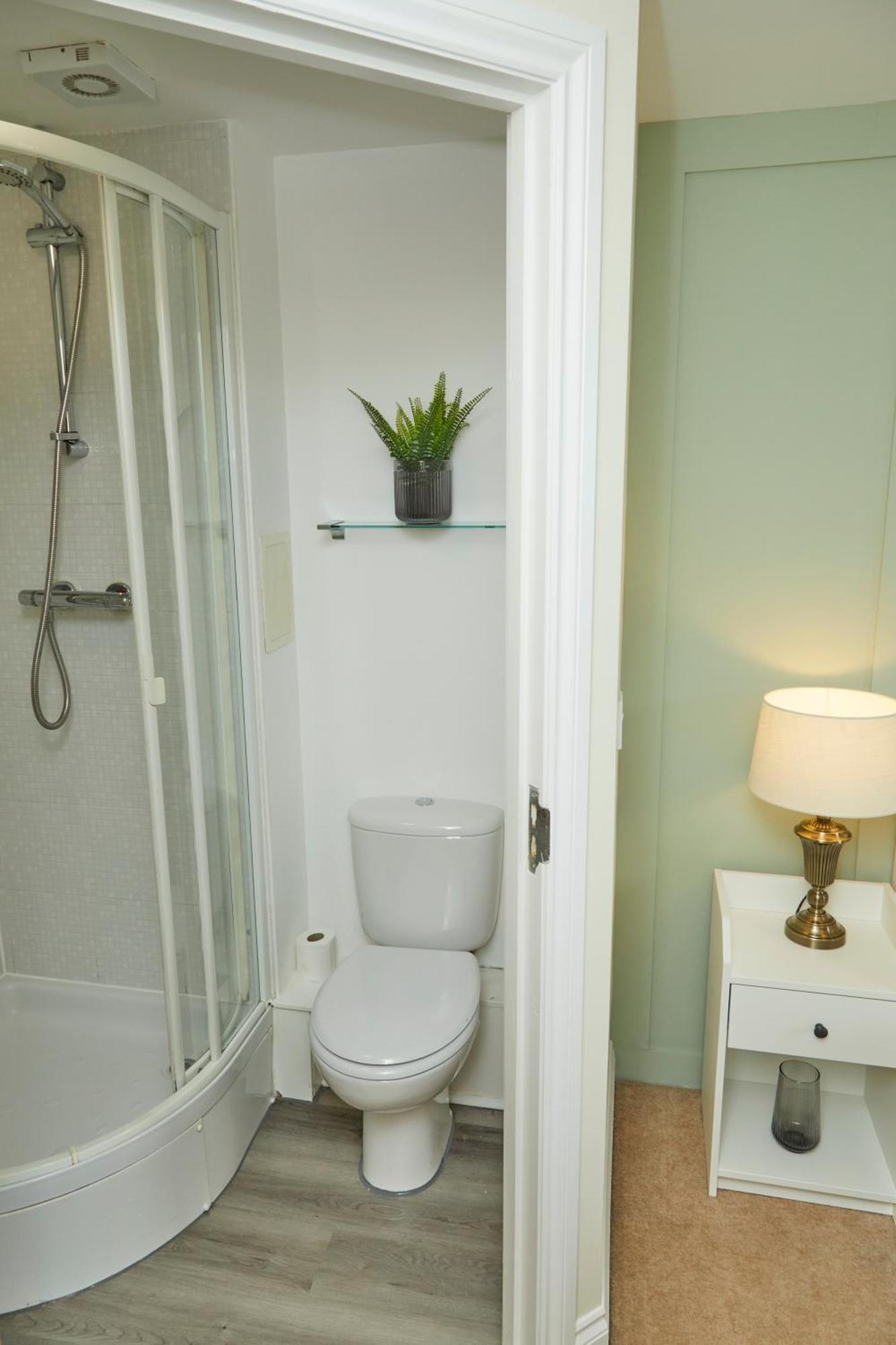 Stylish 2-Bedroom Apartment With Free Parking Halifax Eksteriør bilde